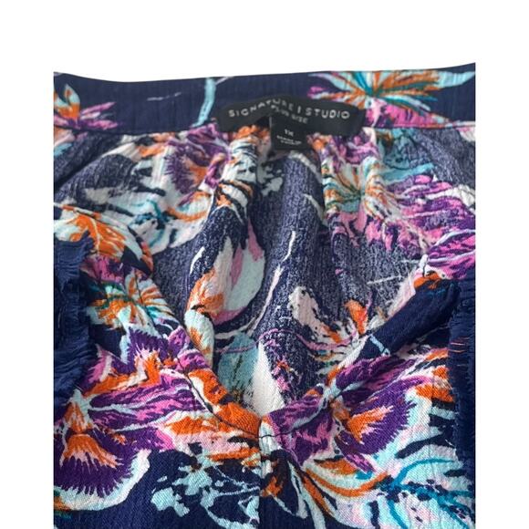 SIGNATURE STUDIO SHORT SLV PULL-OVER V-NECK BLOUSE, WOMENS, 1X, NAVY + MULTICOLR - Picture 2 of 12